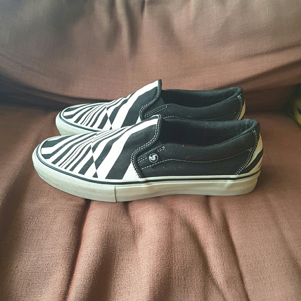 DVS slip on shoes size 9